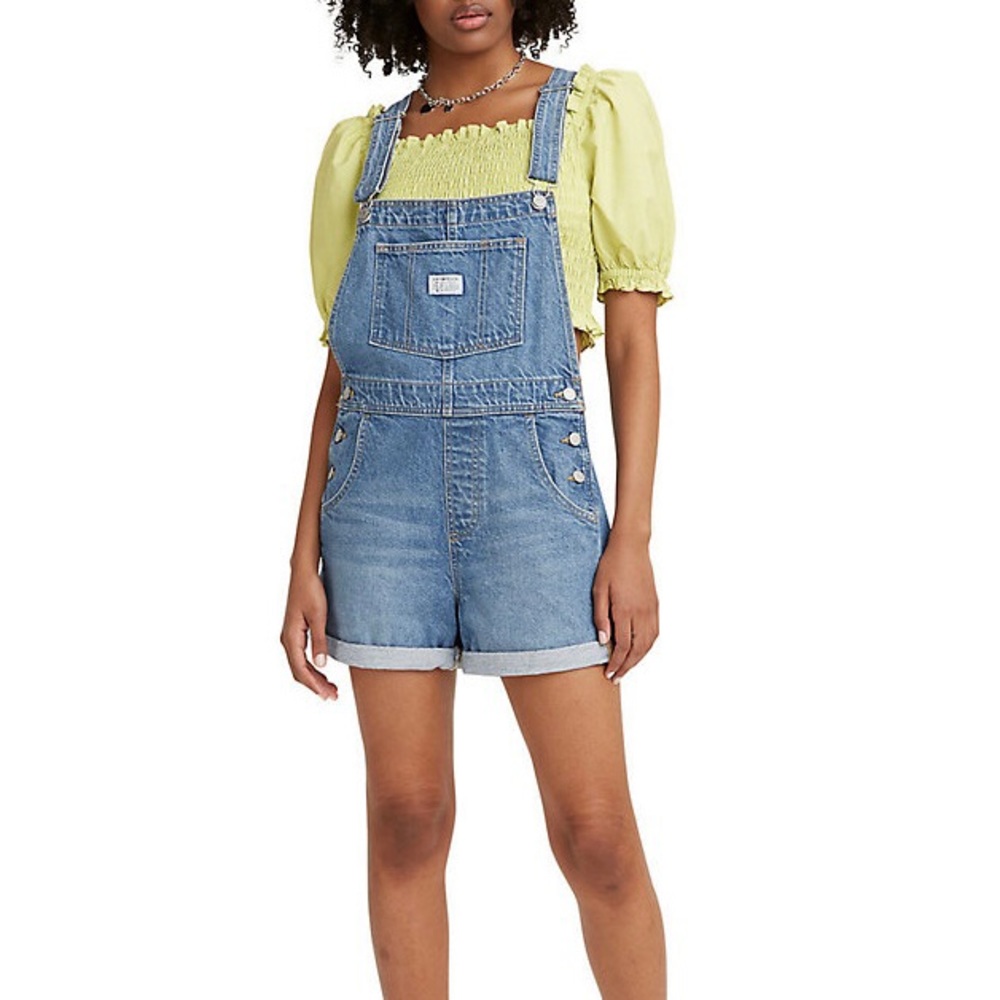 Medium Wash Levi’s Overall Shorts Size Large